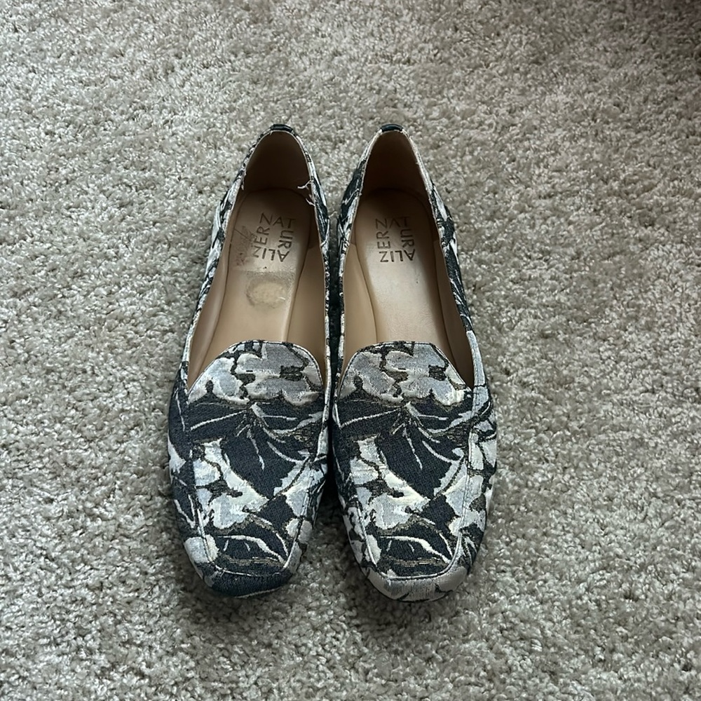 Naturalizer flats/loafers